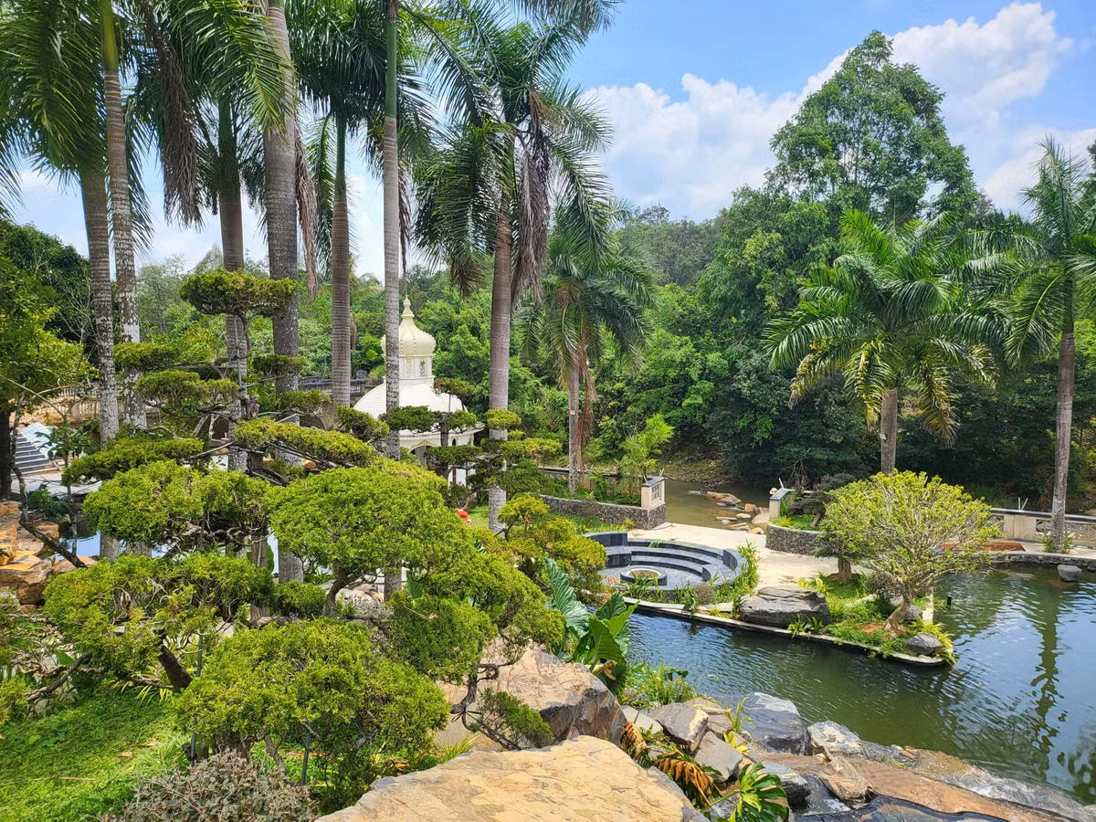 Trước đó, Đặng Thùy Trang khiến mọi người "ghen tị" khi khoe không gian sống mới vô cùng hoành tráng để "dưỡng già".