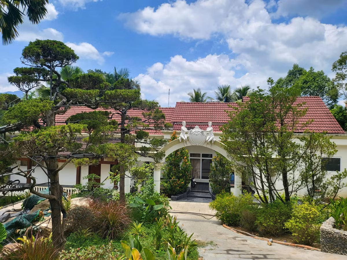 Căn nhà không khác gì một khu resort đẳng cấp.