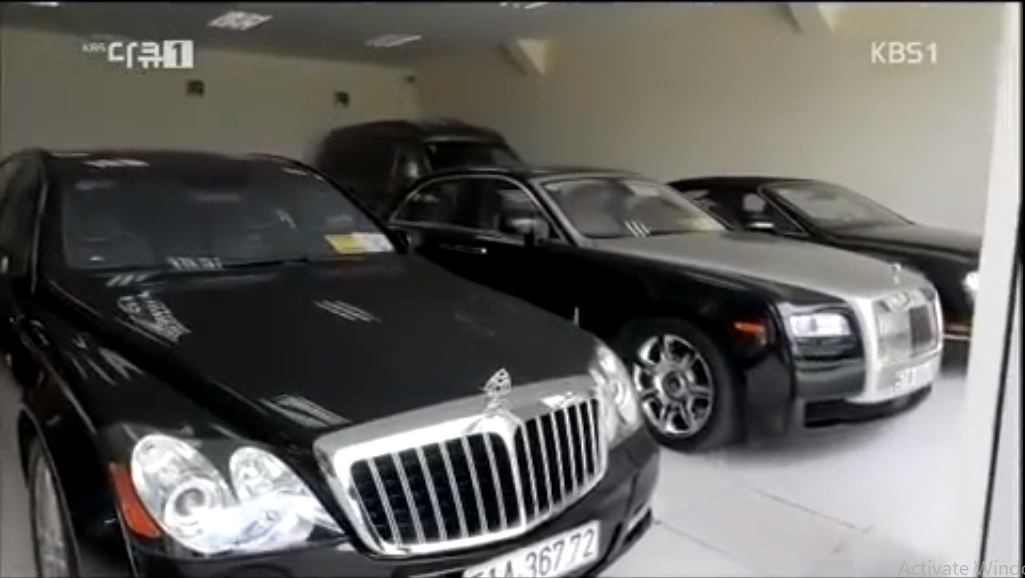 Bộ sưu tập siêu xe trong biệt thự.