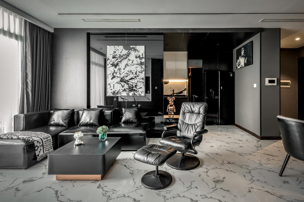 Căn hộ của nhạc sĩ Nguyễn Văn Chung rộng 100m2, có 3 phòng ngủ nhưng anh cải tạo lại thành 1 phòng làm việc và 2 phòng ngủ. Ảnh: Dân Việt