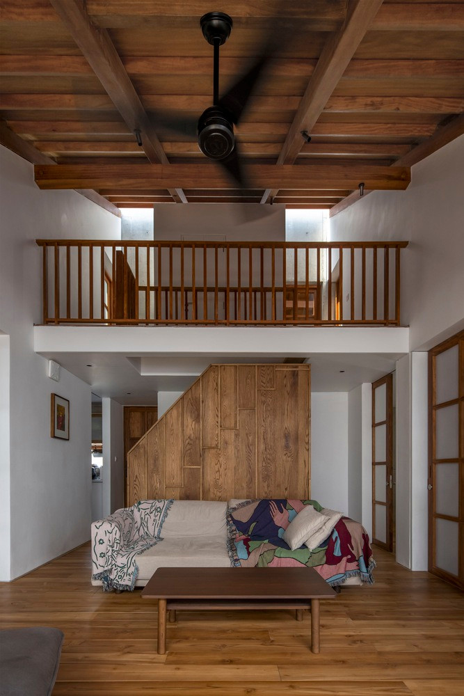 Không gian bên trong nhà gọn gàng, thoáng đãng.