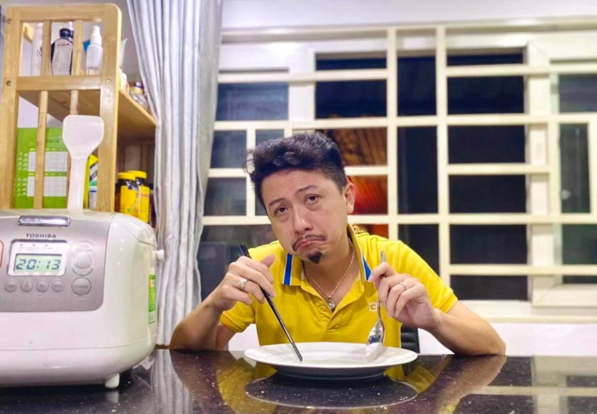 Ngôi nhà có diện tích nhỏ nhưng ấm cúng, sử dụng tông màu trắng chủ đạo giúp không gian trở nên rộng thoáng hơn. Ảnh: FBNV