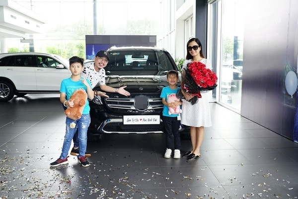 Tháng 7/2019, Hứa Minh Đạt mua xế hộp 2 tỷ đồng tặng vợ nhân kỷ niệm 9 năm ngày cưới. Đầu năm 2021, nữ diễn viên hài tậu chiếc xe thứ hai trị giá hơn 1 tỷ đồng. Ảnh: Vietnamnet