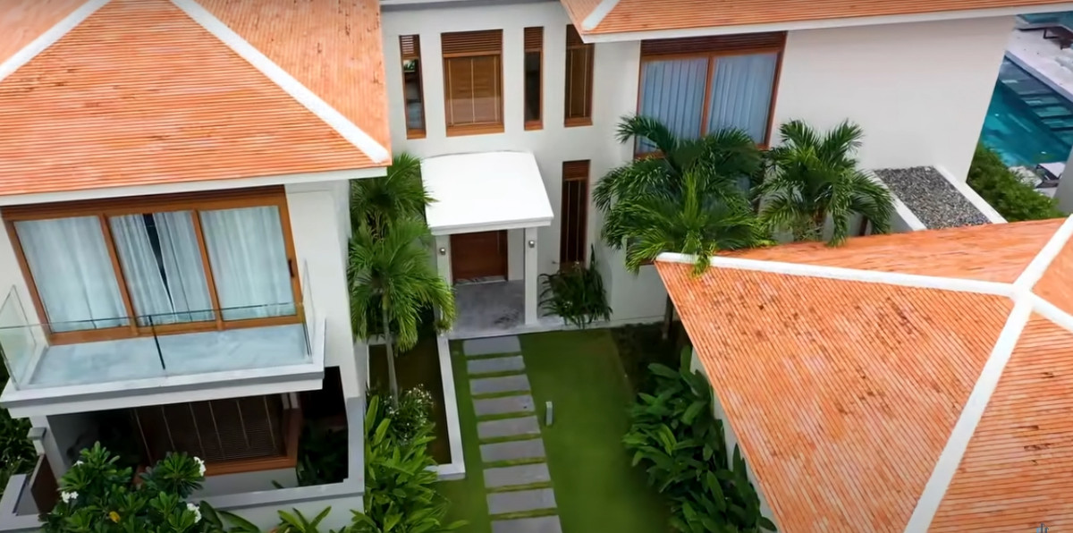 Mới đây, kênh YouTue NhaF giới thiệu một căn biệt thự nghỉ dưỡng cao cấp rộng tới 1.000 m2 tại Đà Nẵng.