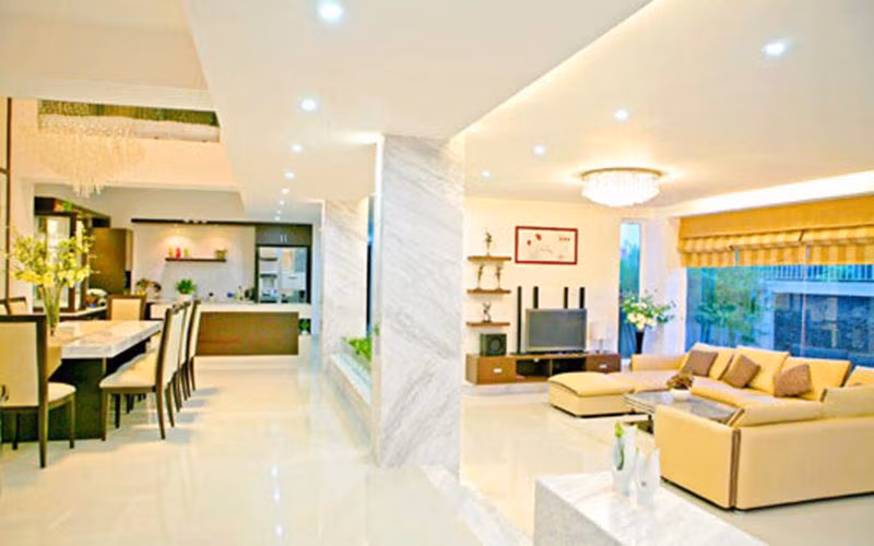 Bên trong ngôi nhà thiết kế theo không gian mở. Nội thất tuy đơn giản nhưng rất sang trọng.