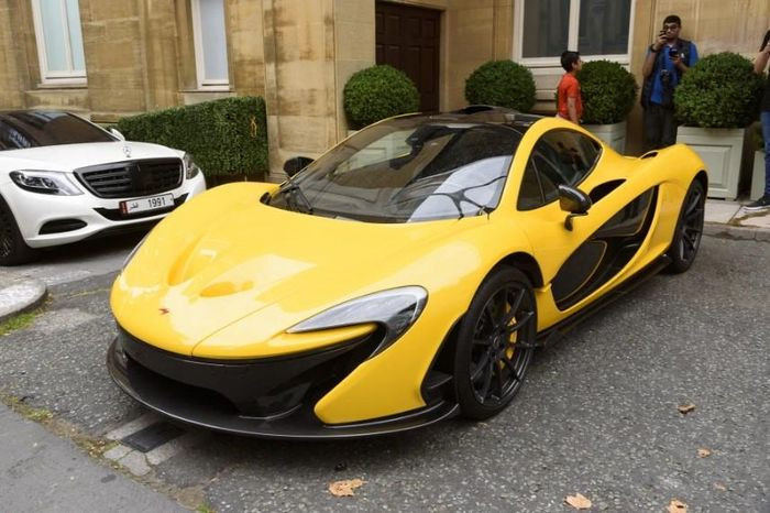 Gia tộc Al Thani cũng sở hữu bộ sưu tập siêu xe ấn tượng, trong đó có chiếc McLaren P1. Ảnh: The Sun