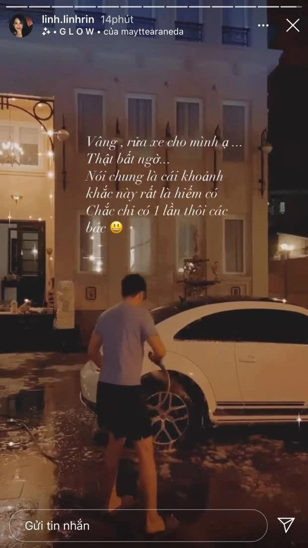 Cùng với đó, ngôi nhà mà Linh Rin - Phillip Nguyễn sẽ dọn về ở cùng sau khi kết hôn cũng được nhiều người quan tâm. Tháng 10/2020, hình ảnh Phillip Nguyễn đích thân rửa xe cho bạn gái tại khoảng sân rộng rãi khiến nhiều người ghen tị.