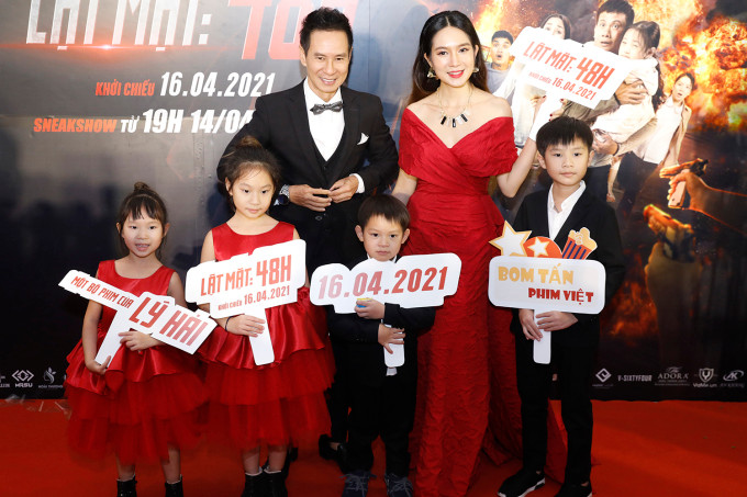 Nguồn thu nhập của Lý Hải - Minh Hà phải kể đến doanh thu từ các bộ phim điện ảnh. Trong chuỗi Lật Mặt, phim đầu tiên mang về doanh thu 72 tỷ đồng, tiếp đến lần lượt là 80 tỷ đồng, 85 tỷ đồng và 120 tỷ đồng. Ảnh: Vnexpress