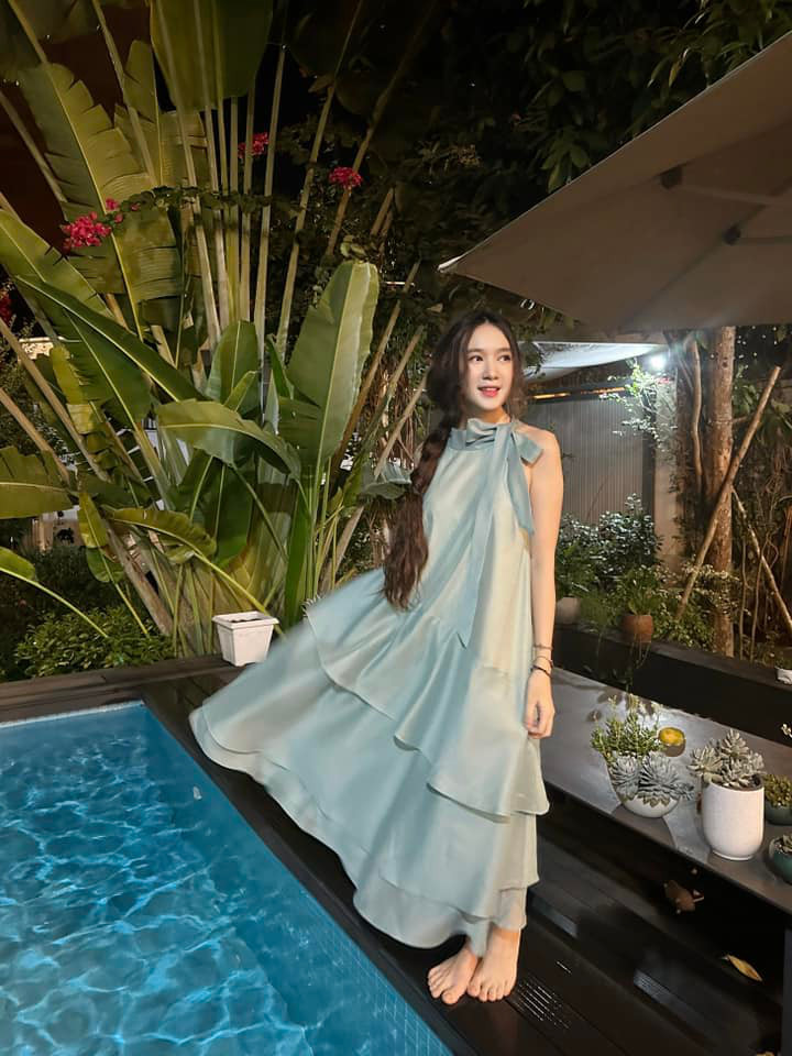 Trong nhà còn có hồ bơi rộng, thoáng mát. Ảnh: FBNV