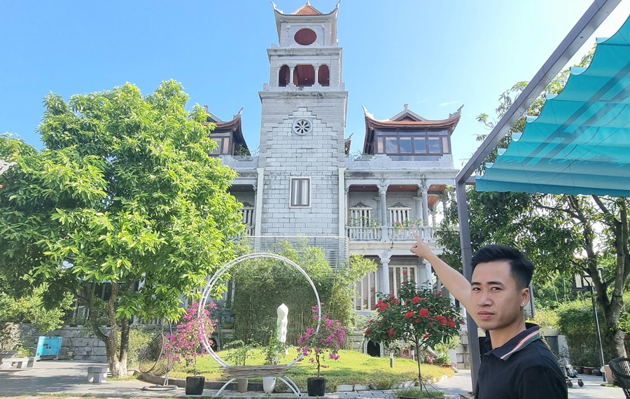 Công trình mang kiến trúc nghệ thuật điêu khắc độc đáo, thể hiện bàn tay tài hoa của những người thợ đá ở Ninh Vân. Ảnh: Dân Việt