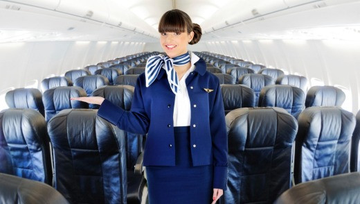 Trong những tình huống nguy hiểm, thay vì "vắt chân lên cổ" chạy, tiếp viên hàng không phải bình tĩnh xử lý sự việc và hướng dẫn, giúp đỡ hành khách thoát thân trước để giảm thiểu những tổn thất về người. Ảnh: Getty