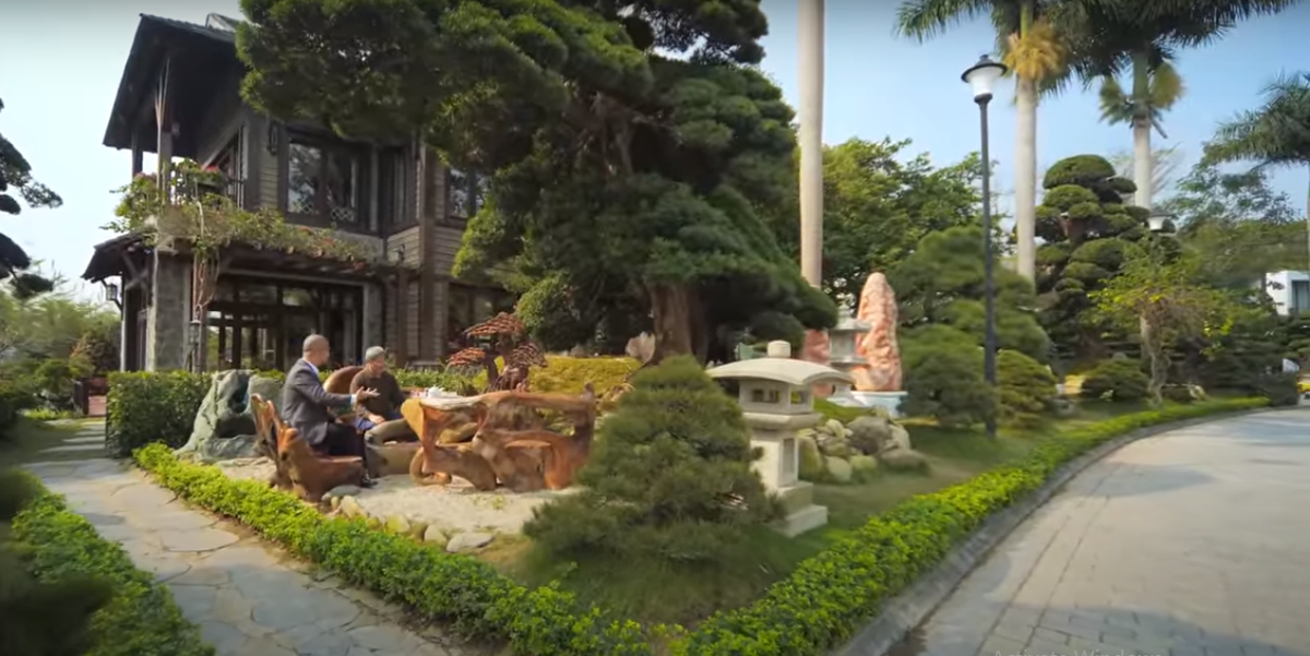 Mỗi cây trong vườn đều được đặt tên với những nét đặc trưng riêng.