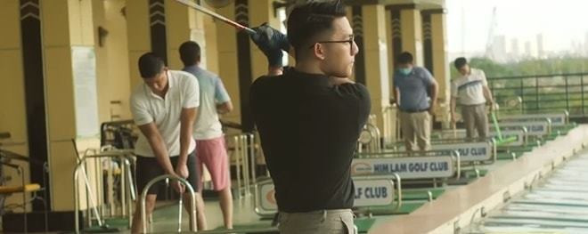 Ngoài ra, Tống Đông Khuê vẫn thường dành thời gian đi đánh golf đều đặn mỗi tuần. Đây được xem là thú vui của giới nhà giàu. Ảnh: Infonet