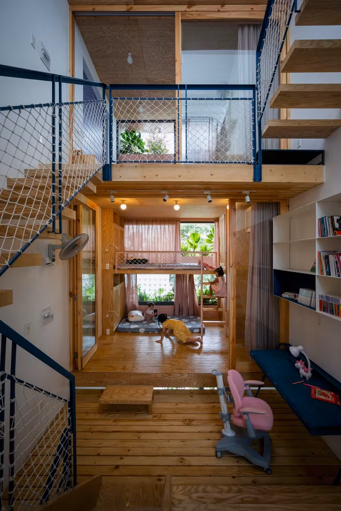 Hạn chế về diện tích nên kết cấu ngôi nhà phát triển về chiều cao để đảm bảo nhu cầu về công năng sử dụng.