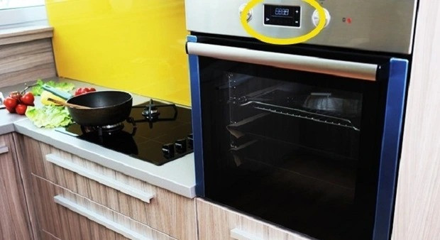 Bộ đếm thời gian còn hoạt động trên thiết bị điện tử chứng tỏ rằng chúng còn chưa tắt. Vì thế, rút phích cắm của thiết bị này có thể tiết kiệm tiền điện nhiều hơn.