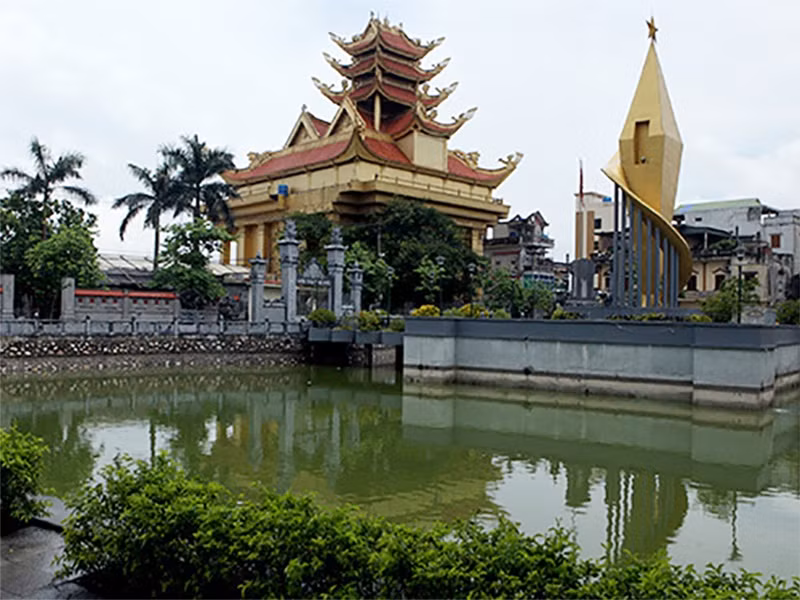 Những năm 80, nghề dệt làng Mẹo đứng trước nguy cơ xoá sổ, do khó khăn về nguyên liệu, tiêu thụ. Nhưng đến năm 1986, Nhà nước xóa bỏ bao cấp, bung ra cơ chế thị trường, nghề dệt hồi sinh. Ảnh: Internet