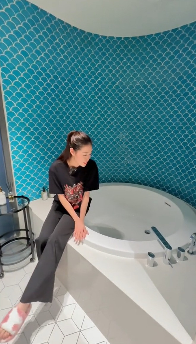 Ấn tượng nhất phải kể đến không gian phòng tắm.