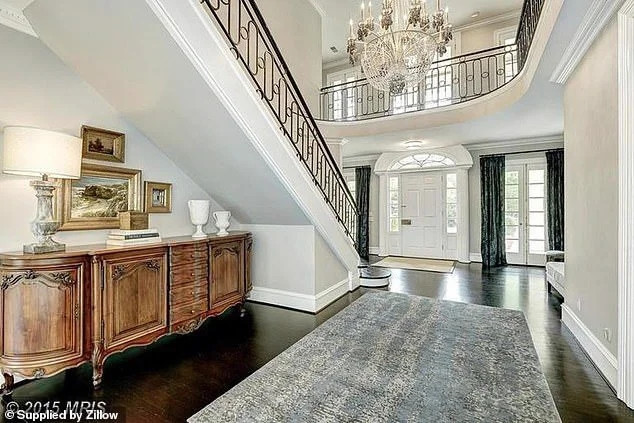 Công ty Zillow ước tính, căn nhà này trị giá gần 5 triệu USD, tiền thuê mỗi tháng khoảng 20.000 USD. Ảnh: Zillow