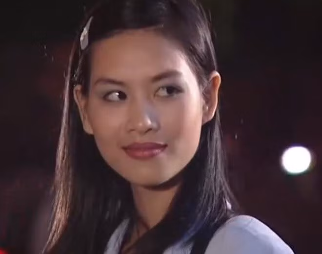 Hơn 20 năm đã trôi qua song những phân cảnh của "Nguyệt thảo mai" trong bộ phim "Phía trước là bầu trời" vẫn được cộng đồng mạng "đào" lại và chia sẻ trên mạng xã hội. Ảnh: VTV