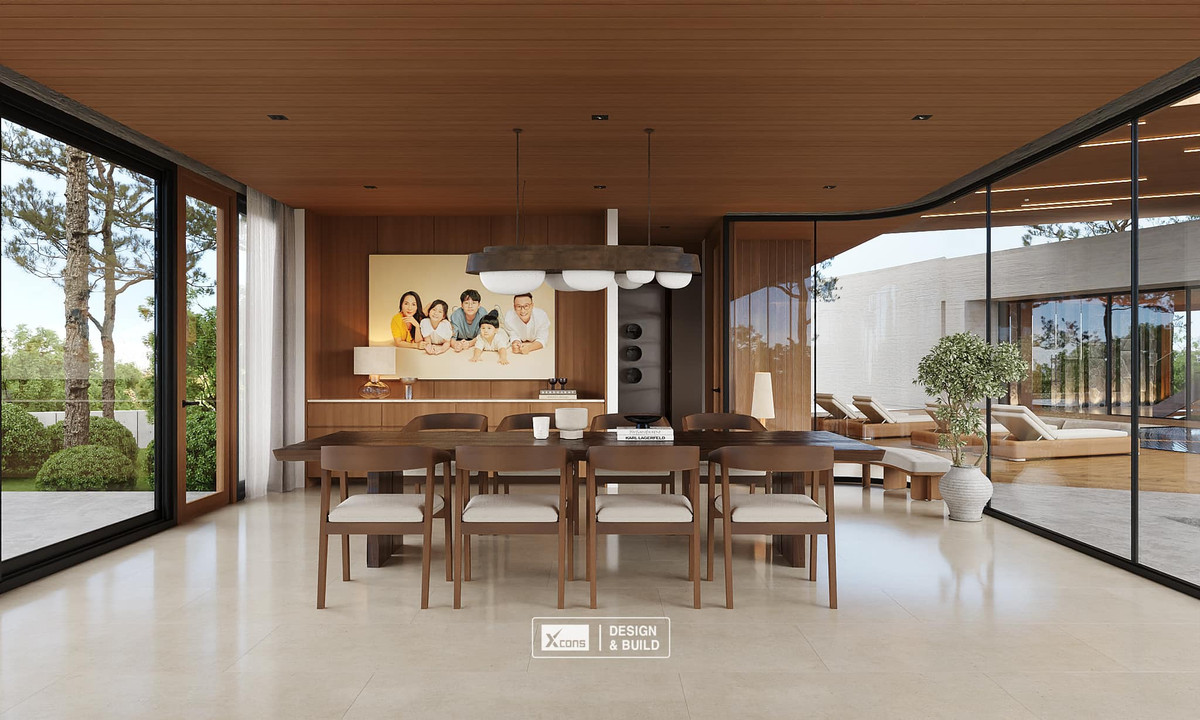 Khu vực bàn ăn thoáng sáng nhờ hệ cửa kính lớn cao kịch trần.