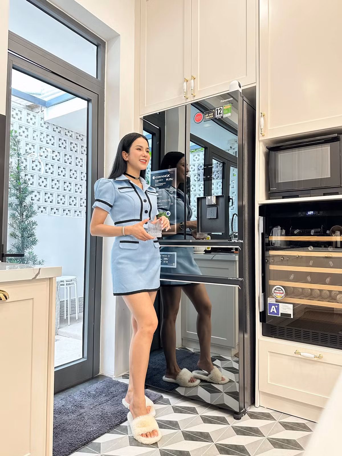 Trong bếp, Diệp Lâm Anh đầu tư nhiều thiết bị hiện đại.