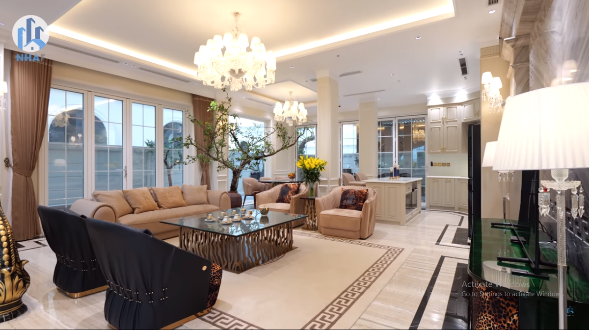 Công trình được thiết kế giống như những căn biệt thự nghỉ dưỡng khi sử dụng nhiều cửa kính lớn nhìn ra ngoài.