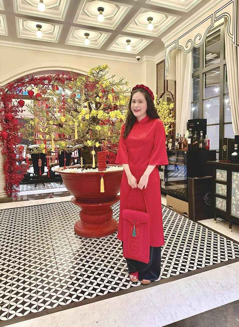 Đáng chú ý, đây chỉ là căn nhà "ở tạm" của vợ chồng Đoàn Di Băng trong thời gian chờ đợi villa 400 tỷ hoàn thiện. Nguồn ảnh: FBNV