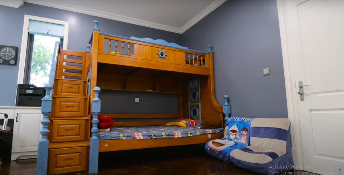 Trên tầng 2 còn có một phòng ngủ dành cho trẻ nhỏ.