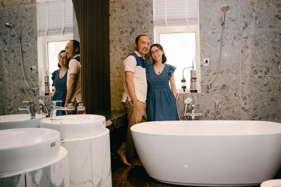 Phòng tắm rộng rãi và tiện nghi. Ảnh chụp màn hình