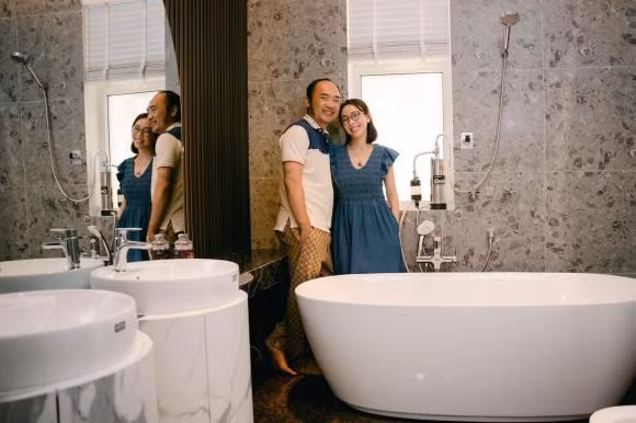 Phòng tắm rộng rãi và tiện nghi. Ảnh chụp màn hình