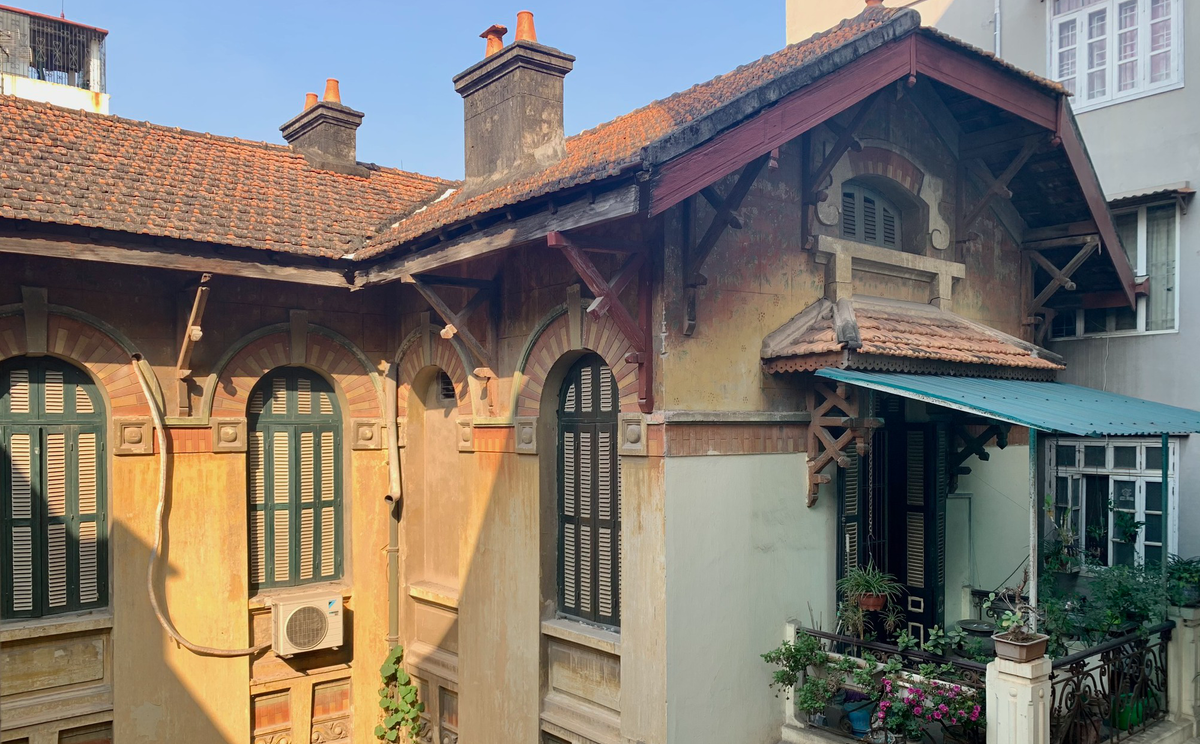 Chủ nhân đầu tiên của căn biệt thự là cụ Ngô Văn Phú - một kiến trúc sư người Việt. Cụ cũng chính là người thiết kế và thi công ngôi nhà này. Ảnh: Dân Việt