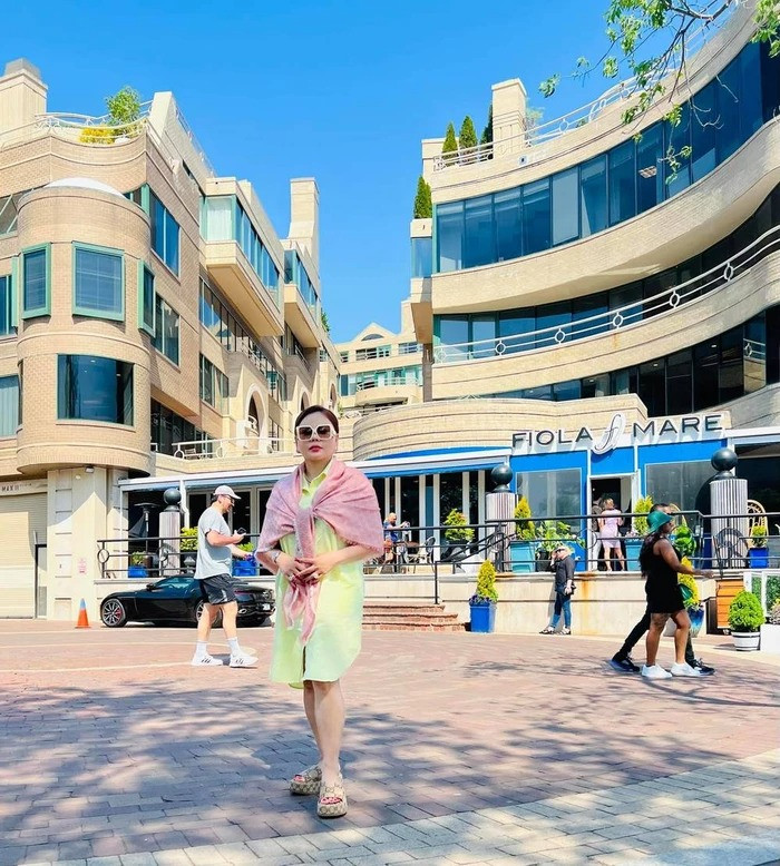 Lê Giang còn khiến dân tình ghen tỵ khi chia sẻ tần suất dày đặc vi vu trời Tây. Ảnh: FBNV