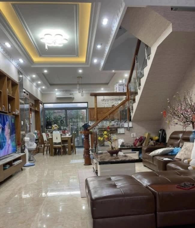 Tại TP HCM, Lê Giang và các con sống trong căn biệt thự bề thế với nội thất hiện đại. Ảnh: FBNV