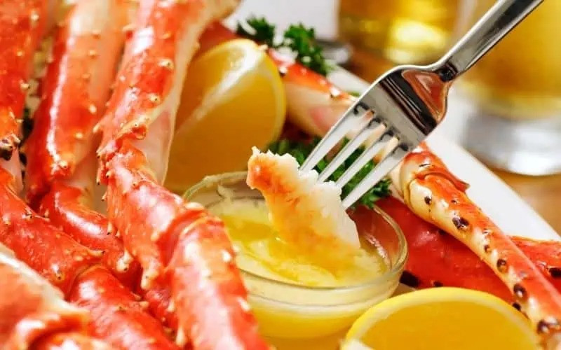 Nhiều loại thực phẩm đắt nhất thế giới có giá cao ngất ngưởng bởi hương vị ngon. Và cua hoàng đế cũng không ngoại lệ. Loại cua này chứa đầy thịt mềm, tan chảy trong miệng. Do đó, những chiếc chân cua cua hoàng đế thường được so sánh với thịt tôm hùm chất lượng cao nhất. Ảnh: Getty