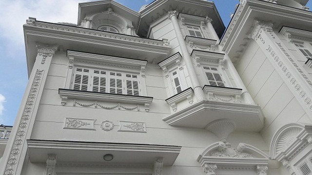 Các chi tiết trang trí biệt thự đều rất cầu kỳ, tỉ mỉ. Ảnh: Doanh nghiệp &amp; tiếp thị