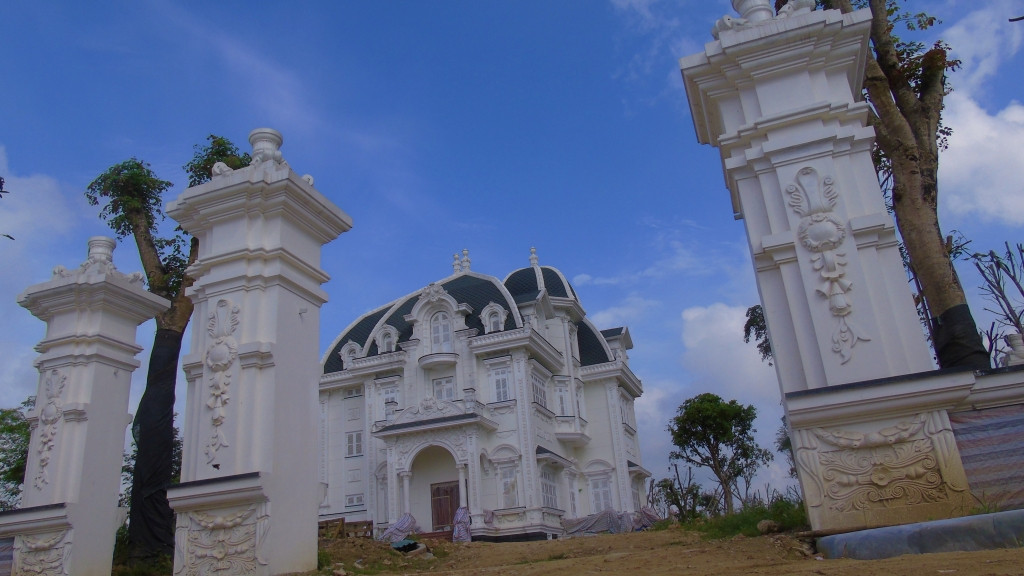 Trước đó, vào năm 2019, căn biệt thự xây trên khu đất hàng nghìn m2 của cụ cũng từng gây xôn xao dư luận. Ảnh: Doanh nghiệp &amp; Kinh doanh