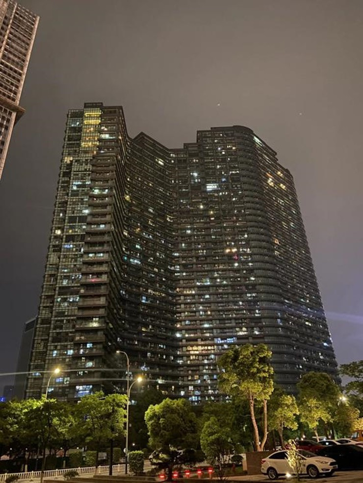 Thiết kế và kích thước ấn tượng của Regent International thậm chí đã mang lại cho tòa nhà giải thưởng “Khu phức hợp kinh doanh tốt nhất năm 2012 của Zheshang”. Ảnh: Sina