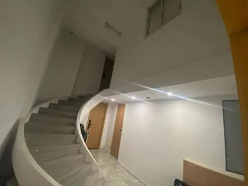 Regent International chủ yếu dành cho những người trẻ tuổi mới tốt nghiệp hoặc sắp tốt nghiệp. Ảnh: Mandynews