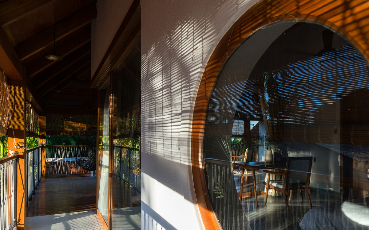 Để thổi hồn địa phương vào dự án, kiến trúc sư tận dụng vật liệu sản xuất tại chỗ kết hợp cùng với tay nghề lâu năm của các nghệ nhân.