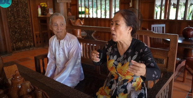 Dừa vốn là cây thân thuộc với người dân miền Tây nhưng hiếm ai lấy gỗ dừa để xây nhà. Tuy nhiên, ông Thưởng lại suy nghĩ hoàn toàn khác. Ảnh: chụp màn hình ĐLBD