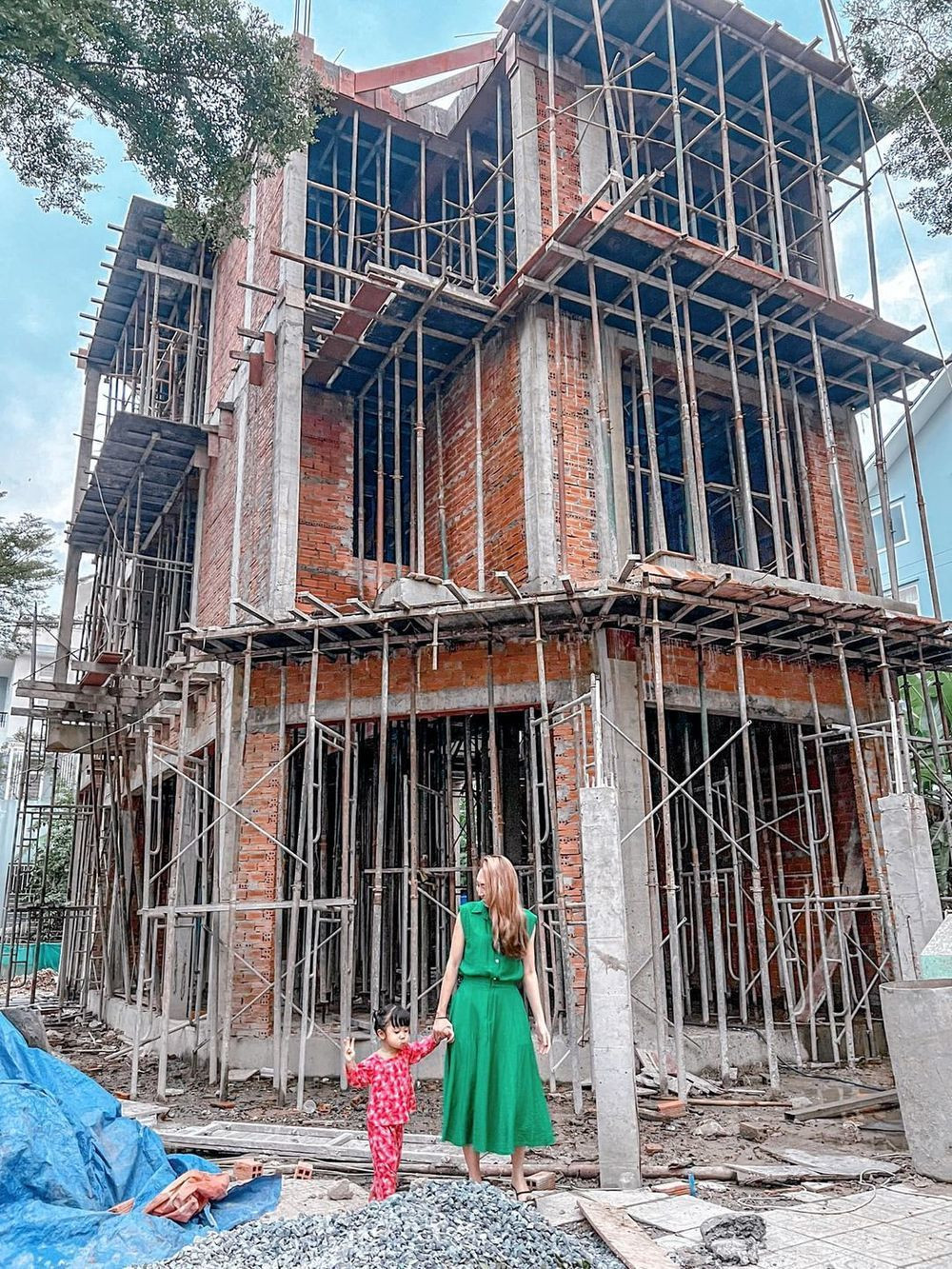 Trước đó, hồi cuối năm 2022, Ninh Dương Lan Ngọc chia sẻ hình ảnh phần thô của căn nhà với thiết kế 1 trệt 2 lầu.