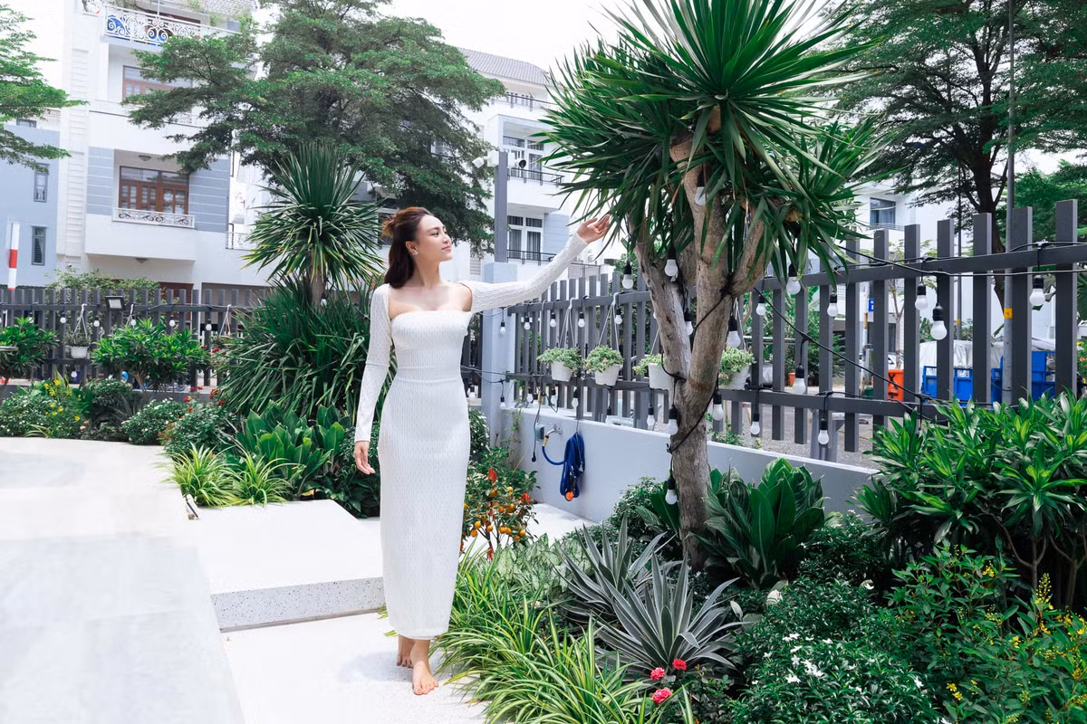 Trên trang cá nhân, diễn viên Ninh Dương Lan Ngọc đăng tải một số hình ảnh căn biệt thự bạc tỷ đã tậu cách đây không lâu.