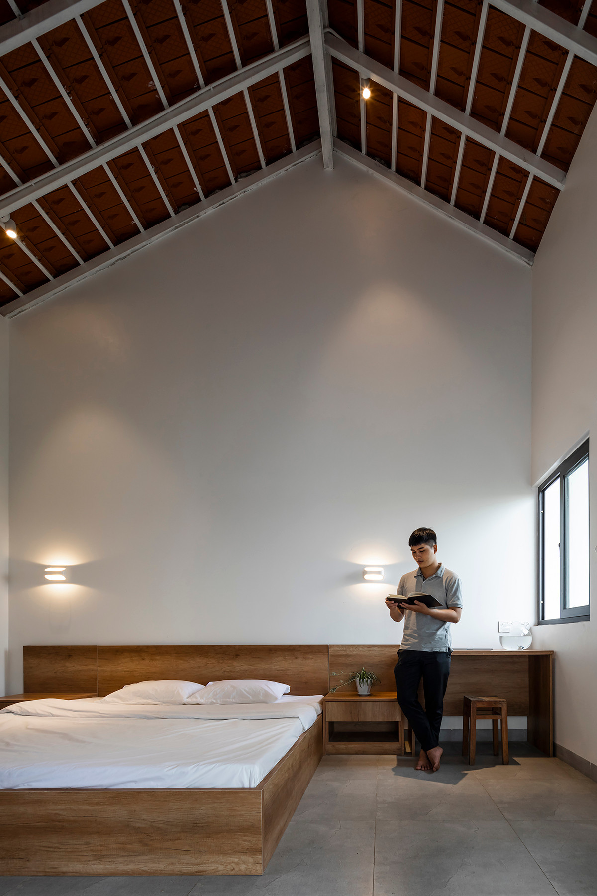 Nội thất trong nhà tối giản để tăng tính linh hoạt trong việc sử dụng không gian. Nguồn ảnh: Hiroyuki Oki