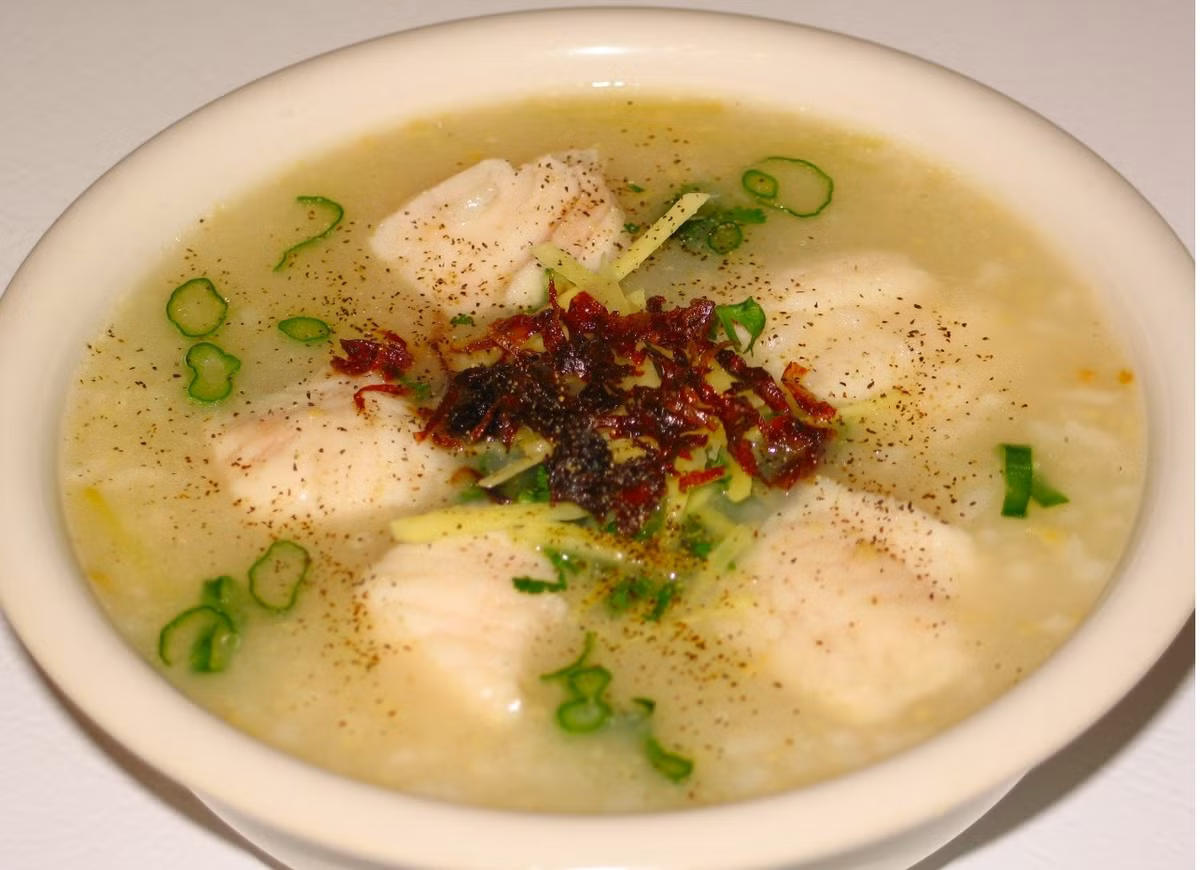 Cá cu có thể chế biến thành nhiều món ăn hấp dẫn như cháo cá cu, lẩu cá cu hay cá cu nướng, trong đó món cháo cá cu là nổi tiếng nhất. Ảnh: Chudu24