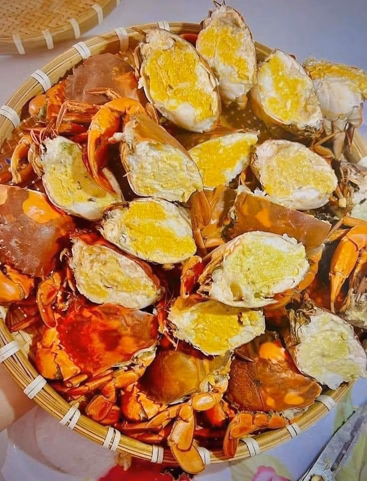 Cua cốm được khách hàng yêu thích bởi rất nhiều gạch. Gạch cua cốm béo và bùi, không bị cứng. Ảnh: Facebook