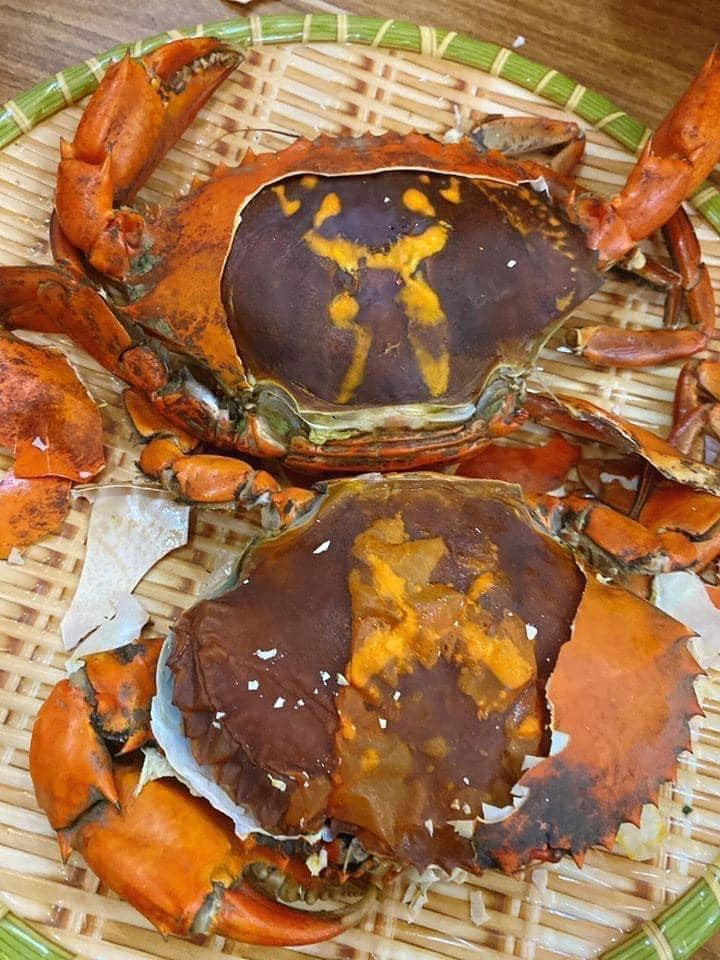 Đây là cua ở giai đoạn vài ngày trước khi lột bỏ lớp vỏ cũ để thay lớp vỏ mới (đã có lớp vỏ mới bên trong lớp vỏ cũ). Theo các chuyên gia dinh dưỡng, giai đoạn này cua tích tụ nhiều chất dinh dưỡng nhất. Ảnh: Facebook