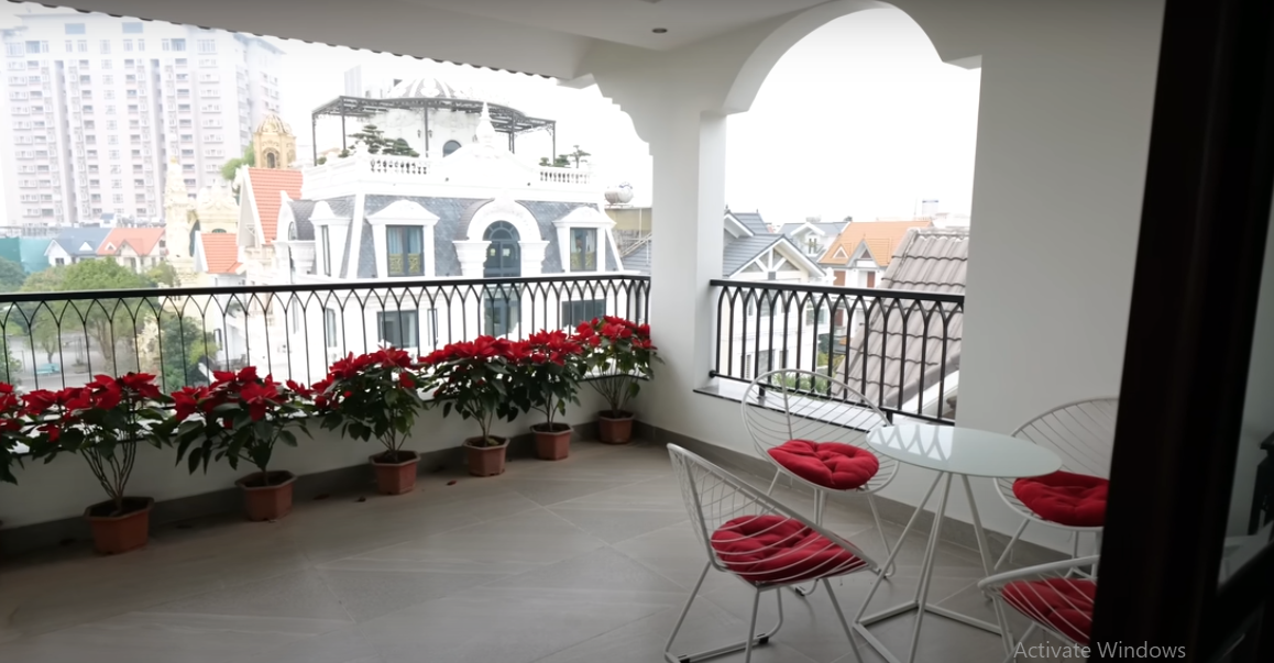 Tầng 4 gồm phòng thờ, các phòng phụ trợ và sân thượng để thư giãn. Nguồn ảnh: chụp màn hình