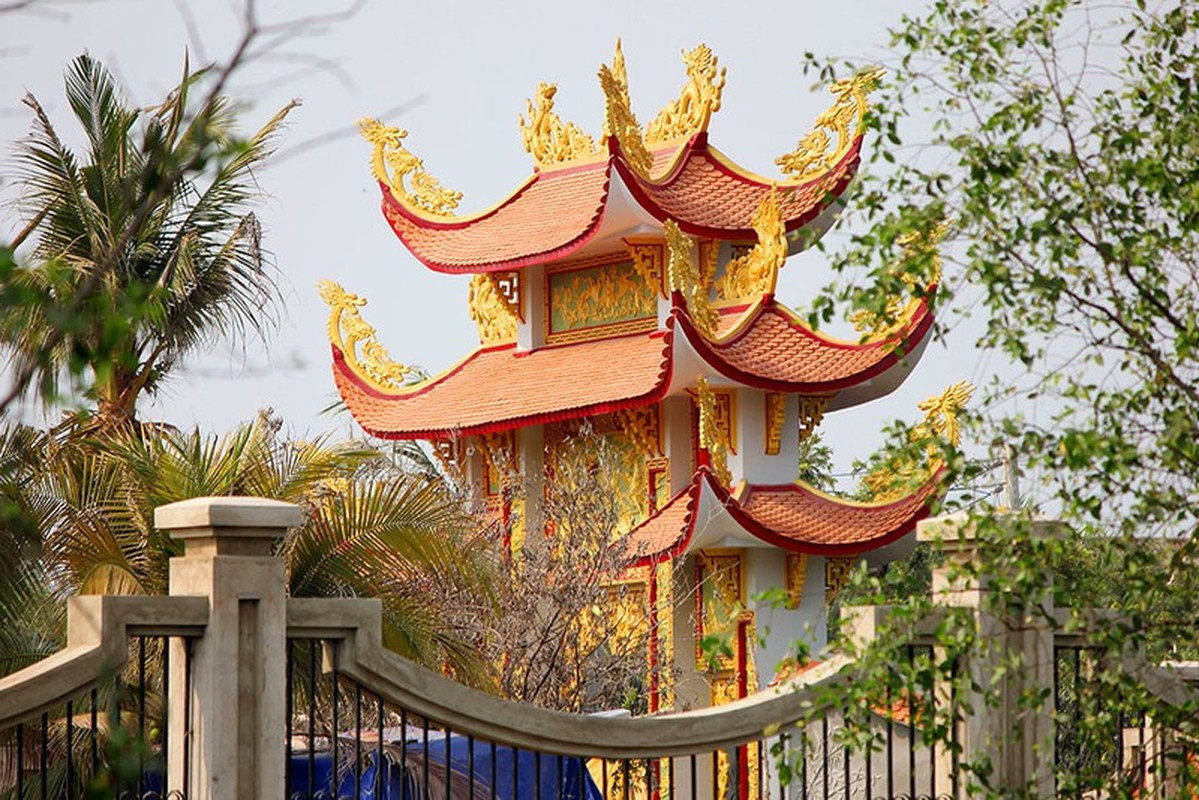 Mọi kiến trúc, tiểu cảnh trong công trình đều được chạm trổ tỉ mỉ đến từng chi tiết. Ảnh: Plo