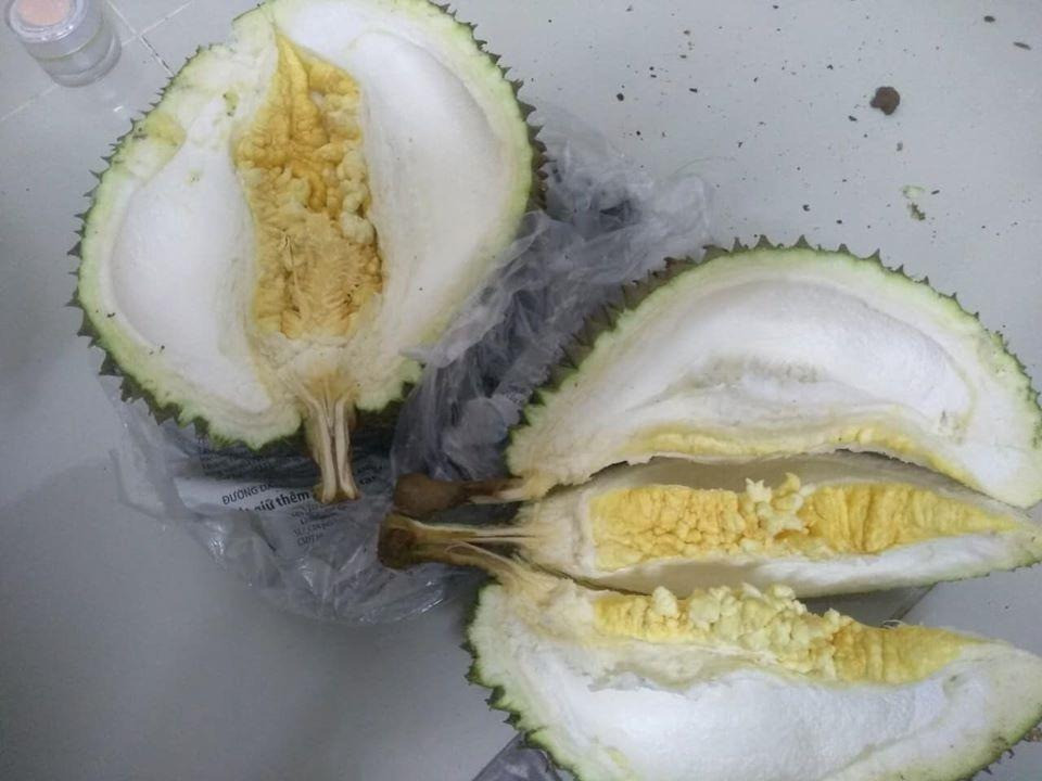 Những múi bên trong quả sầu riêng mà cứ ngỡ mua nhầm dưa lưới Ảnh: Facebook