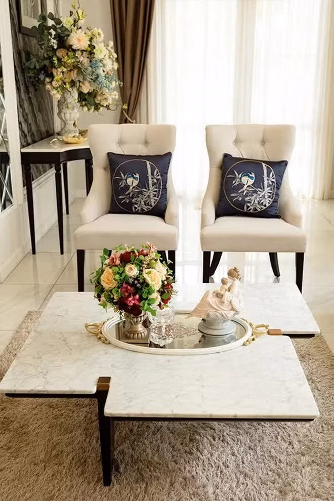 MC Thanh Mai thường tô điểm căn nhà bằng những bình hoa tươi.